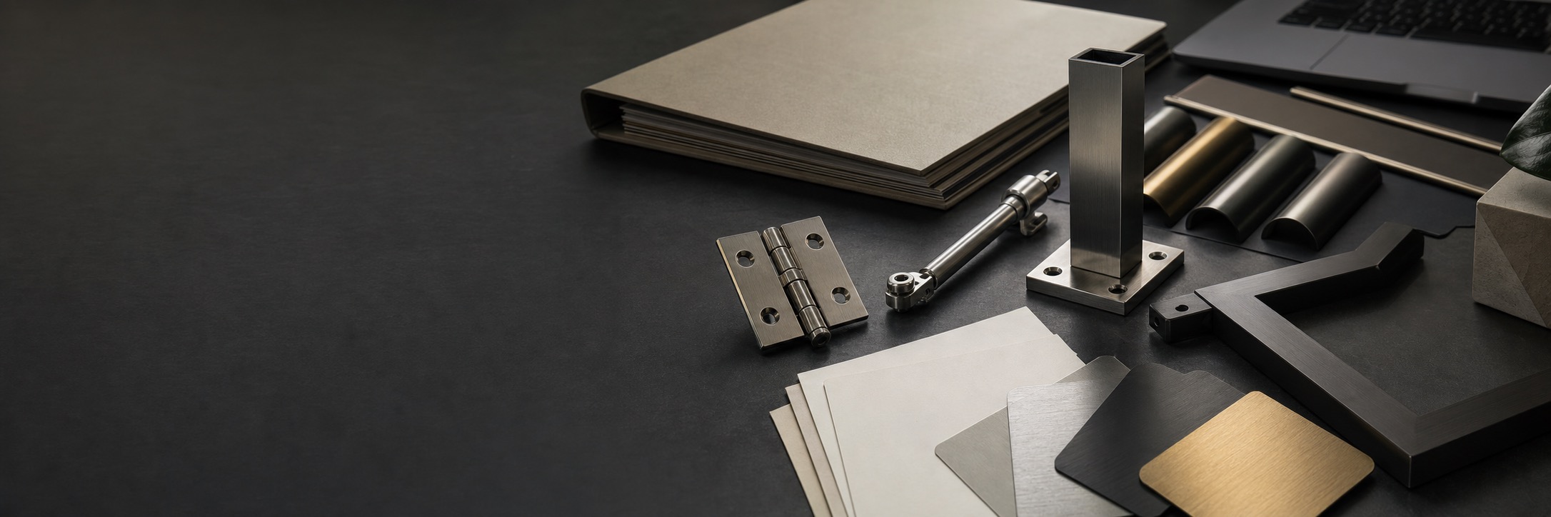 Hardware samples and finish swatches arranged for B2B inquiry discussion
